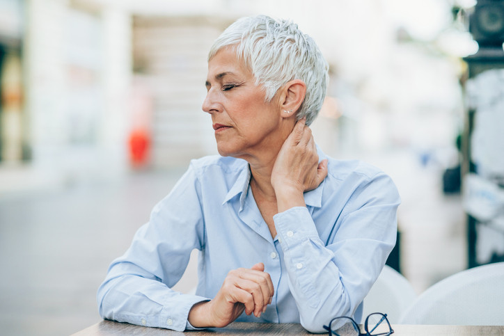 When to seek immediate medical attention for neck pain