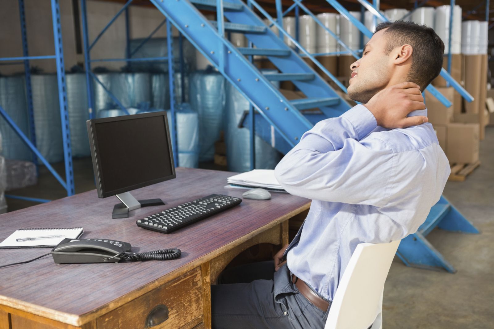 desk stretching neck shoulder pain 